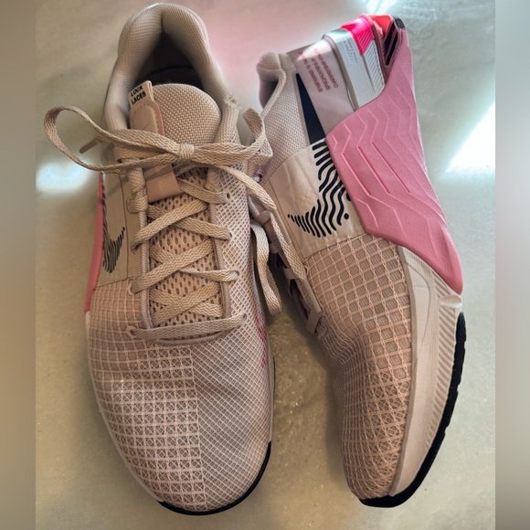 Nike Women’s Metcon 8 Size 10 - Picture 5 of 8